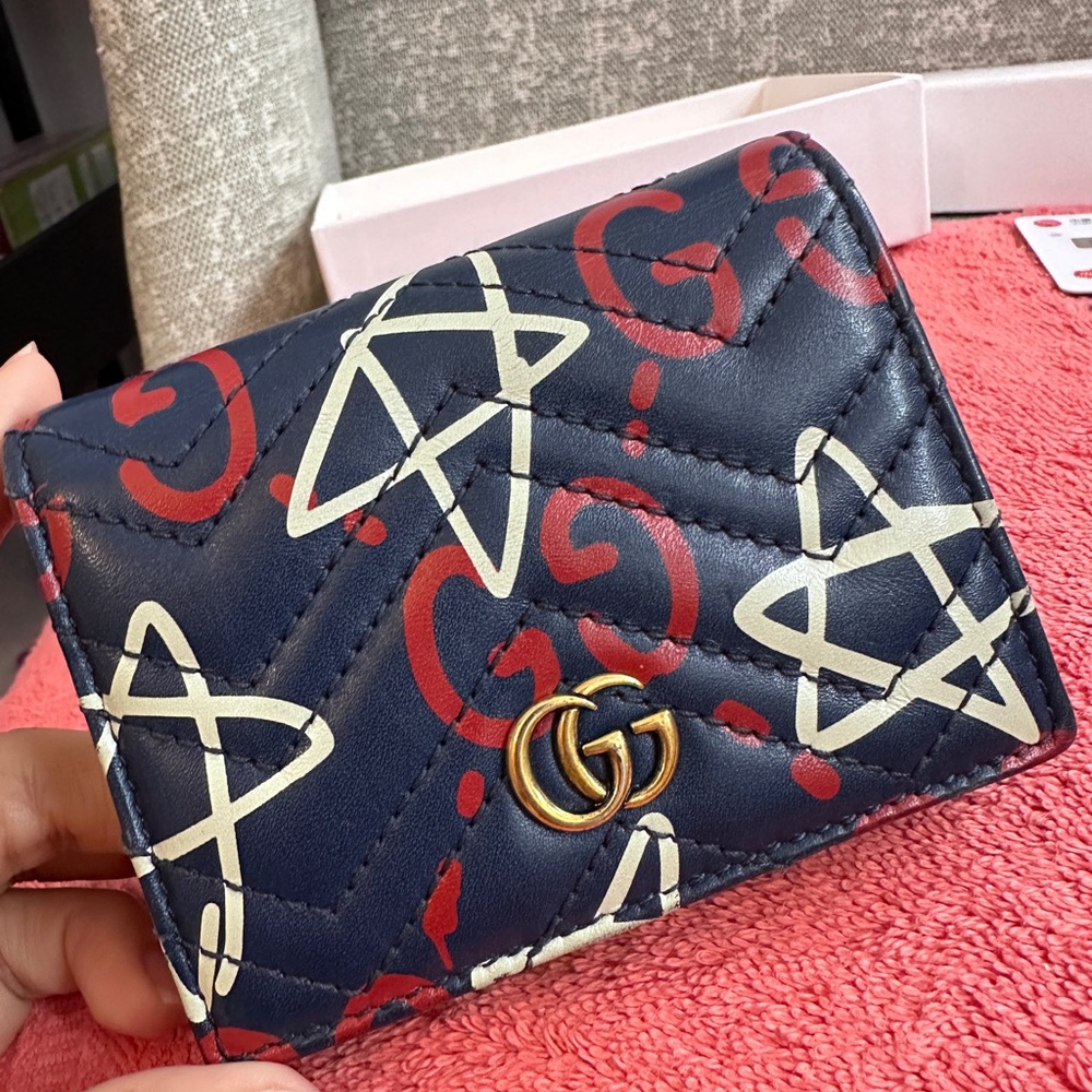 Gucci short wallet